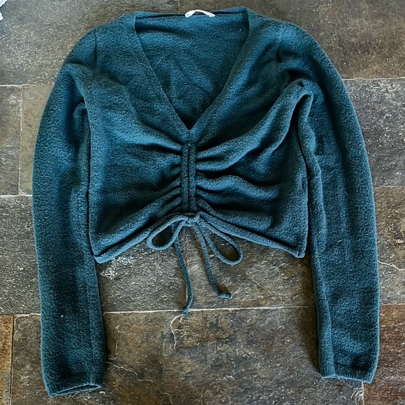 Swiss Brand Tally Weijl - Green Ruched Cropped V-Neck Sweater - Picture 2 of 4